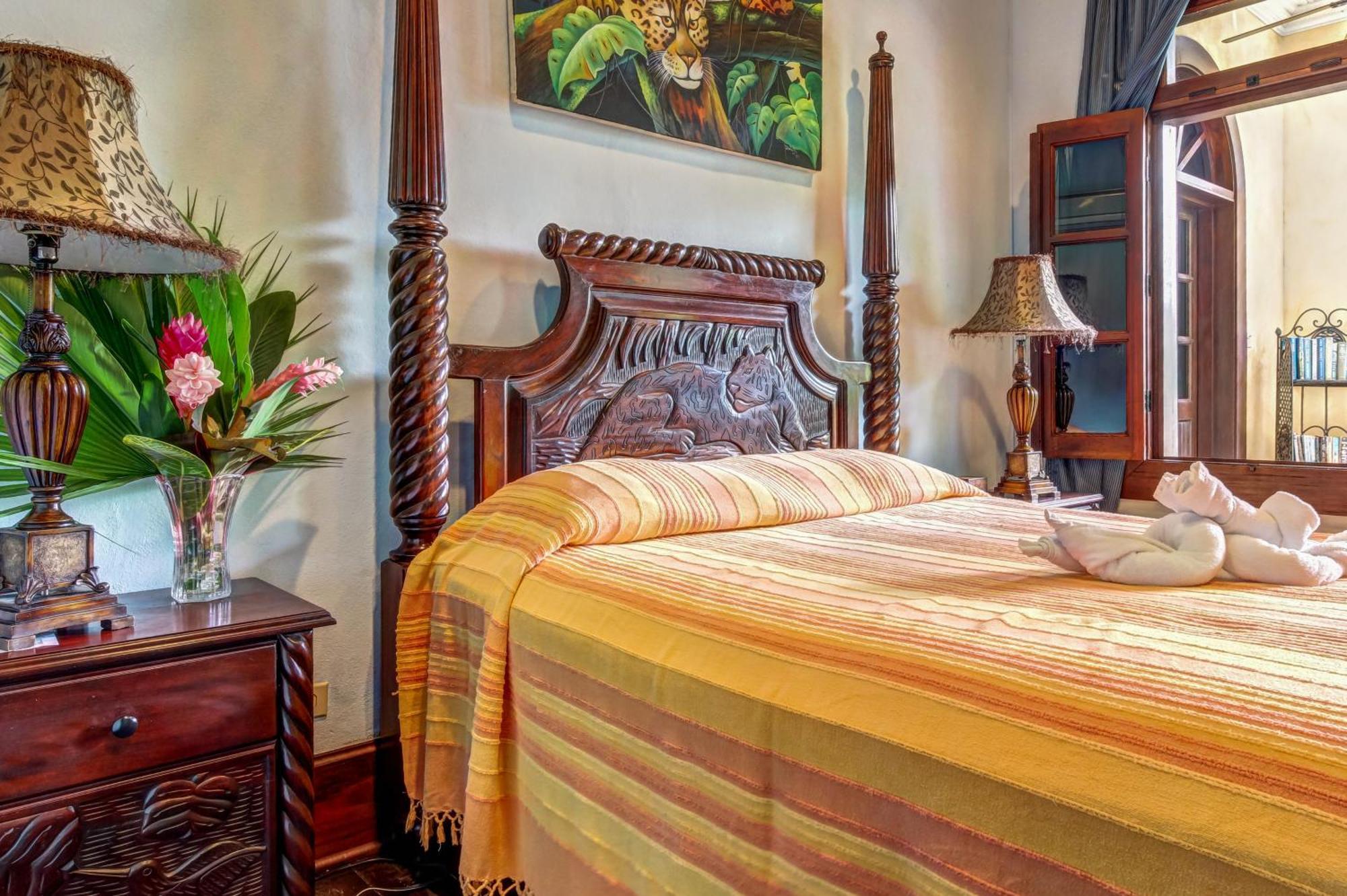 Mahogany Hall Сан Игнасио Екстериор снимка